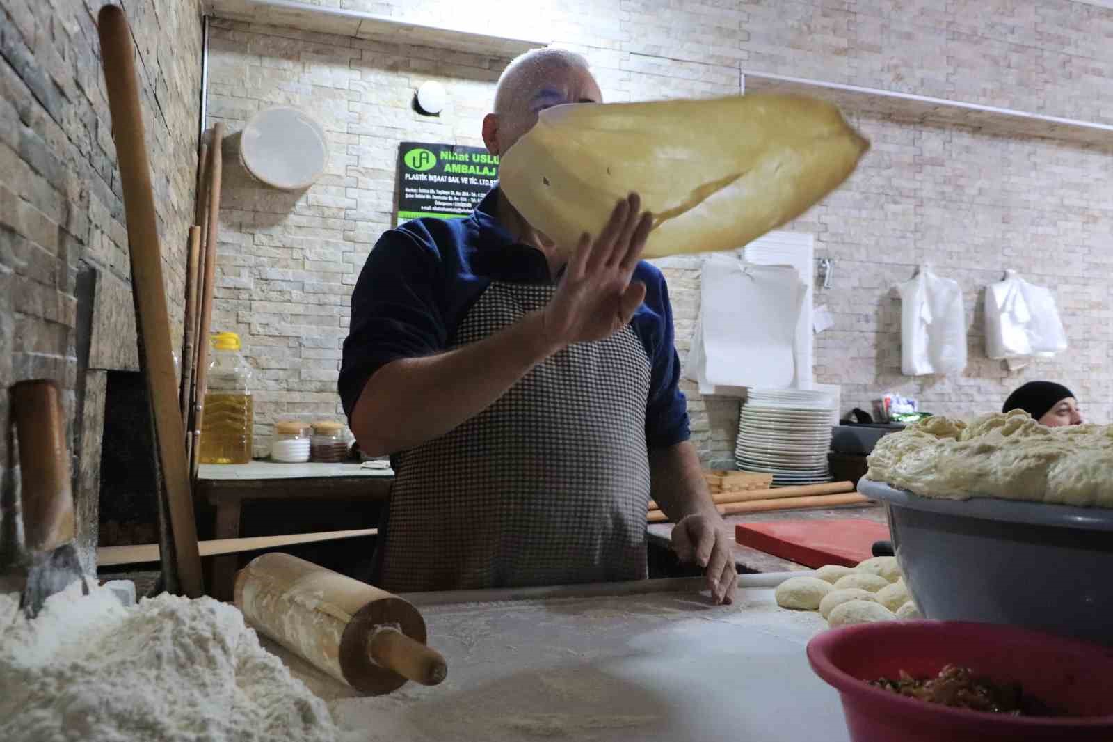 Fırından kalbe sıcak bir yolculuk: Eskişehirli pidecinin 35 yıllık köz geleneği