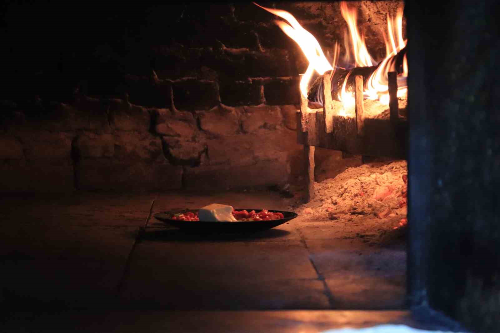 Fırından kalbe sıcak bir yolculuk: Eskişehirli pidecinin 35 yıllık köz geleneği