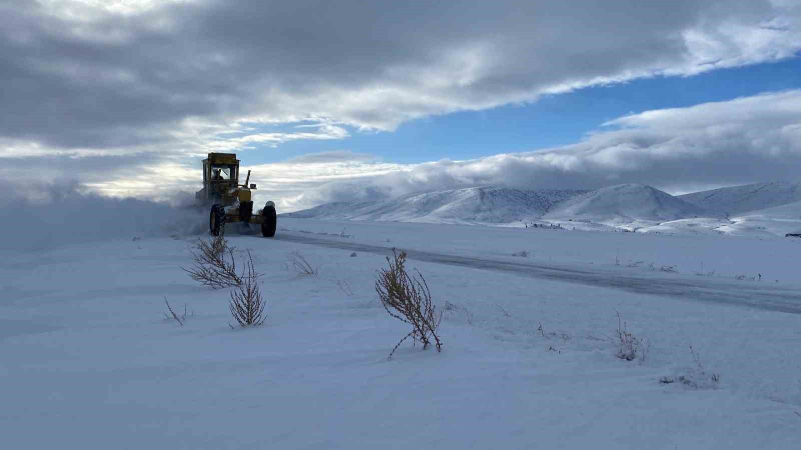 Büyükşehir, gece yarısından sabaha kadar 72 mahalle yolunu daha ulaşıma açtı