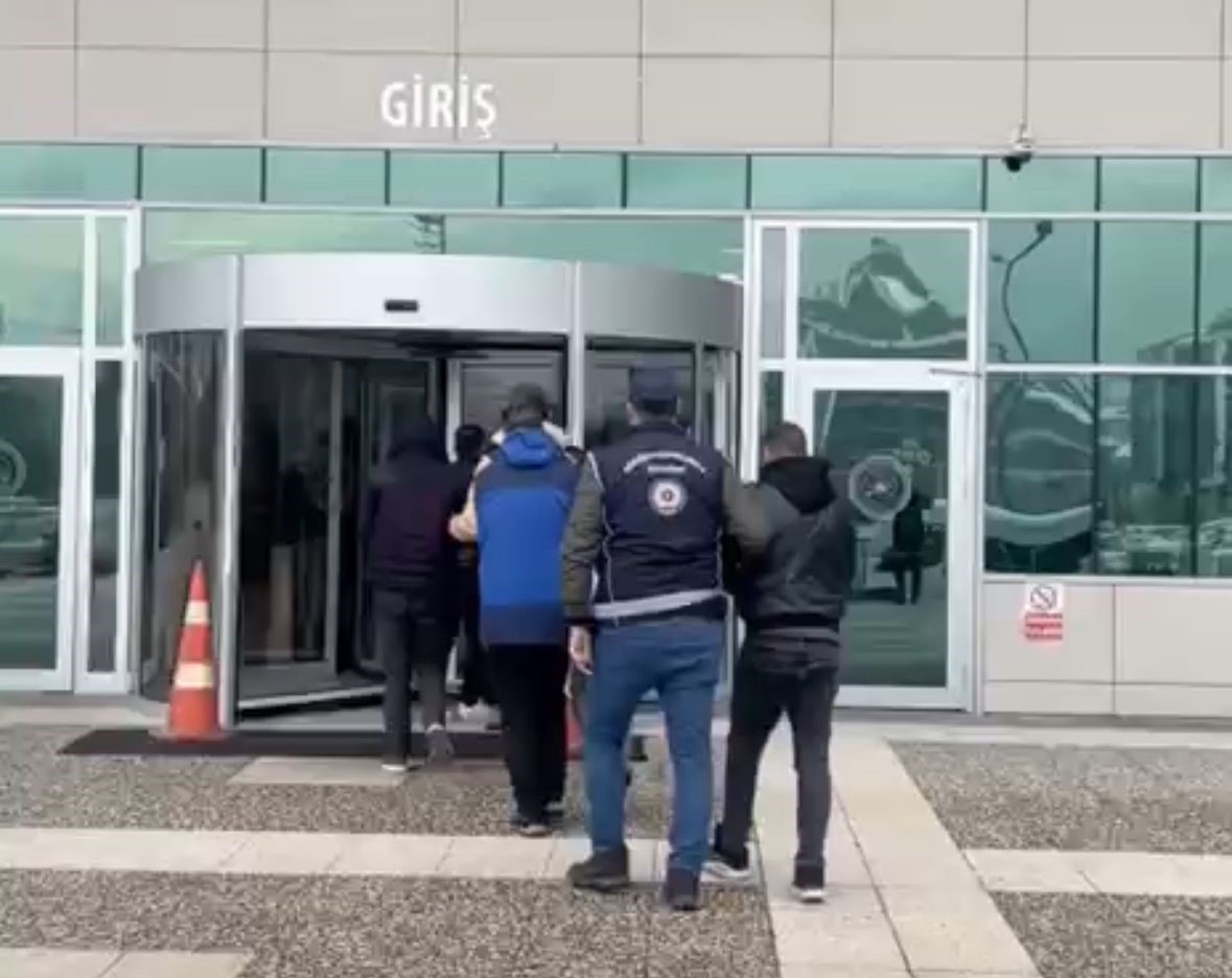 Bolu’da göçmen kaçakçılığı operasyonu: 5 tutuklama