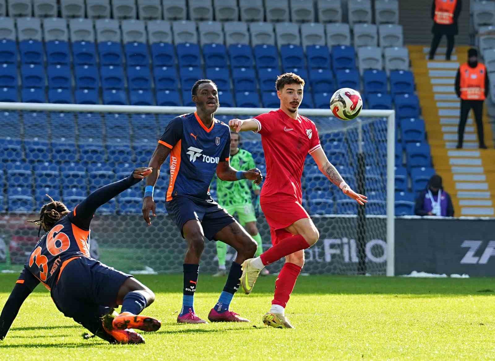 Ziraat Türkiye Kupası: RAMS Başakşehir: 0 - Boluspor: 0 (Maç devam ediyor)