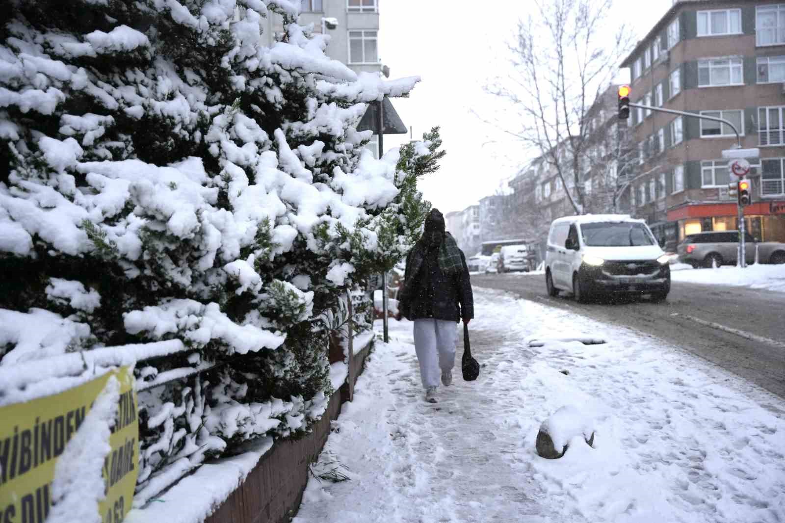 İstanbul’da kar yağışı etkili oluyor