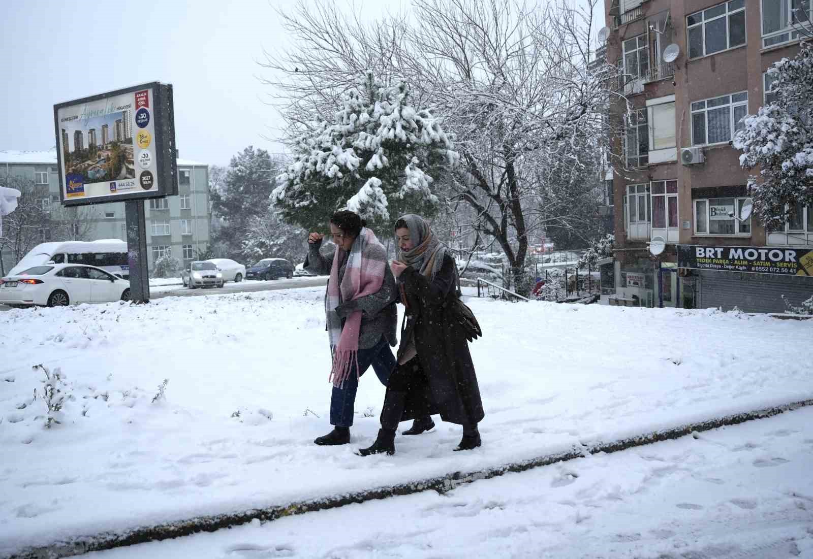 İstanbul’da kar yağışı etkili oluyor