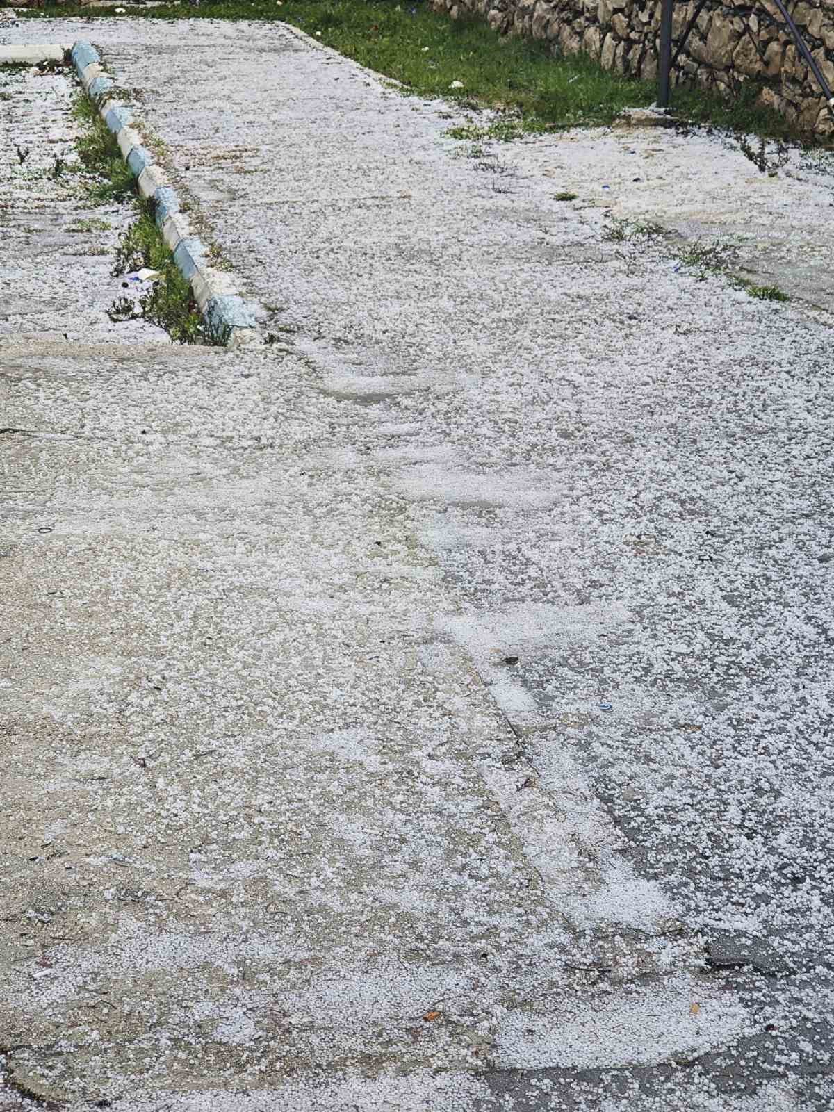 Hatay’da dolu yağışı