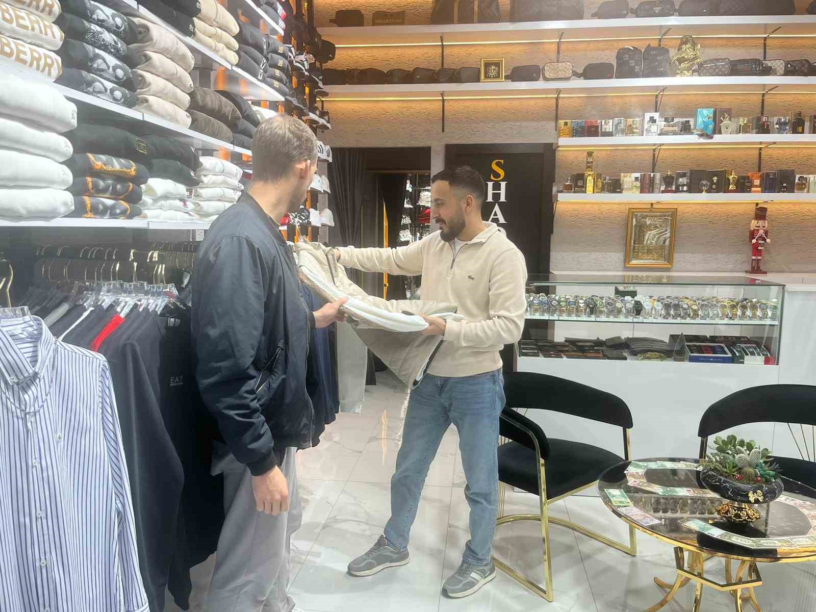 Babasına doğum günü hediyesi için 100 TL ile mağazaya girdi, mutluluğu Türkiye’nin mutluluğu oldu