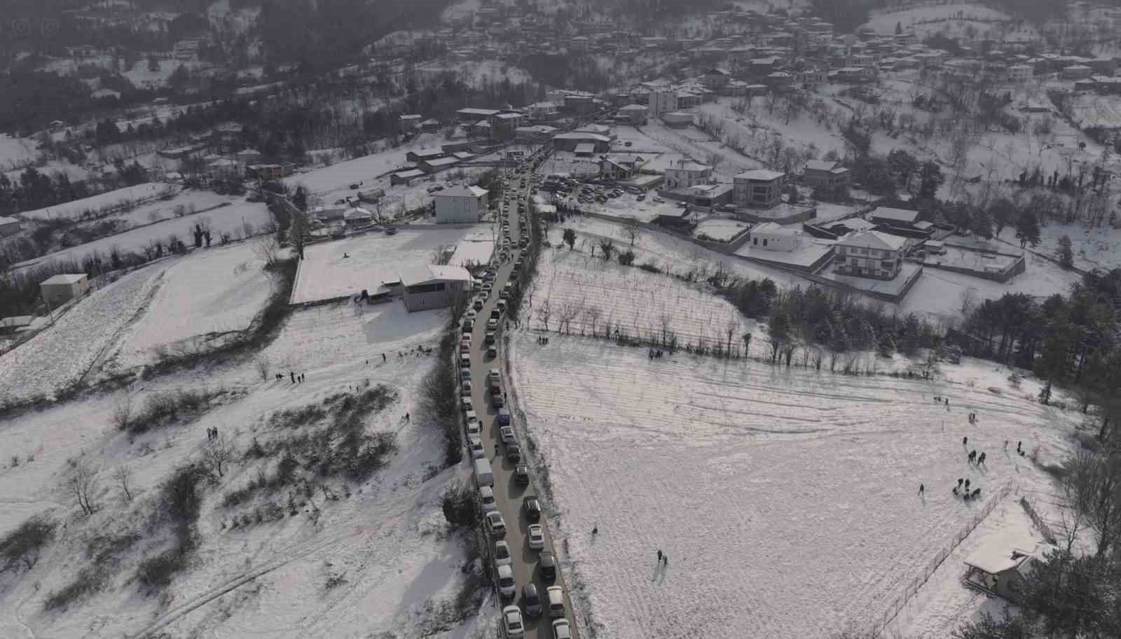 Bursa’da Kış Festivali’ne yoğun katılım trafiği felç etti