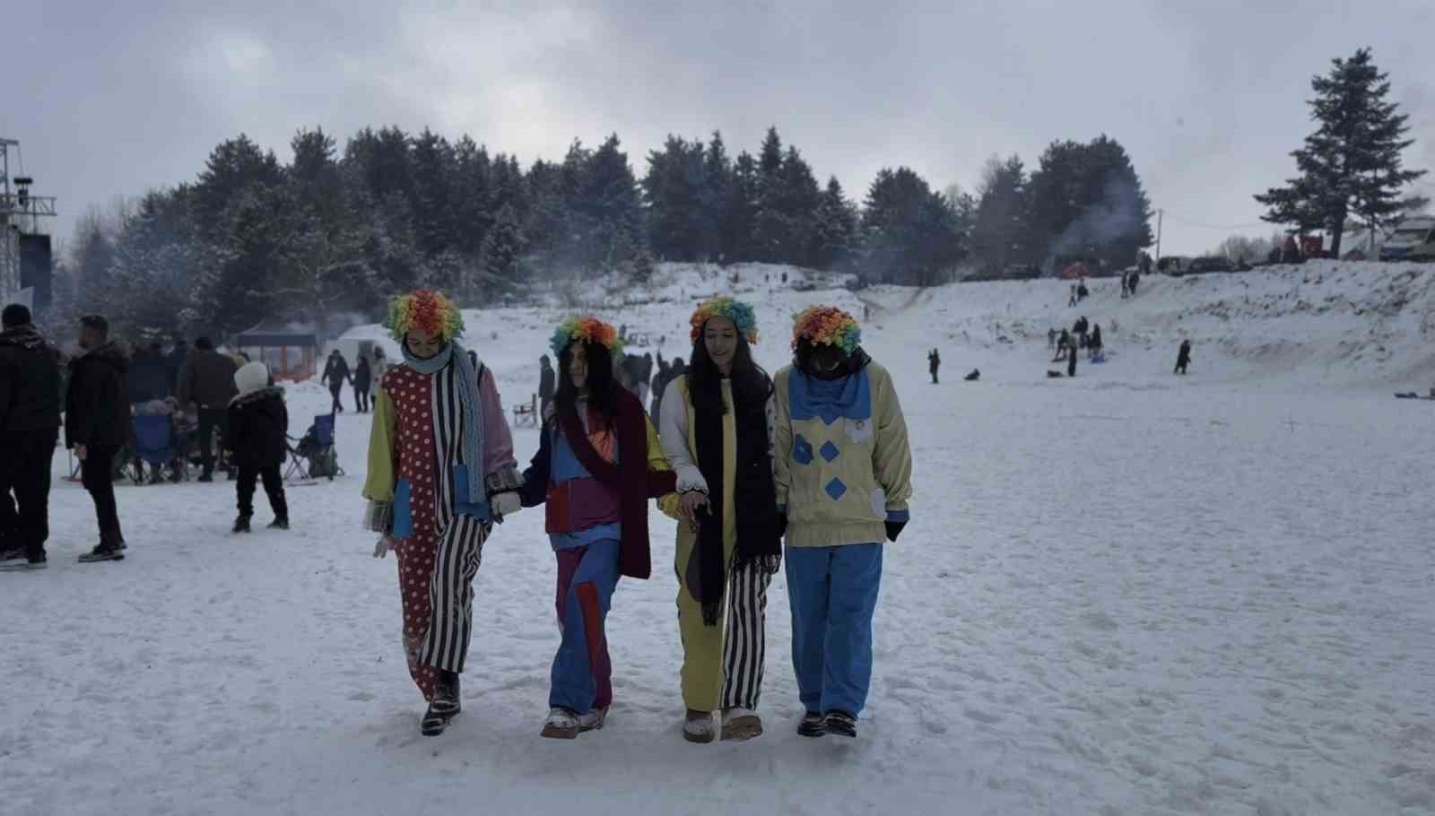 Bursa’da Kış Festivali’ne yoğun katılım trafiği felç etti