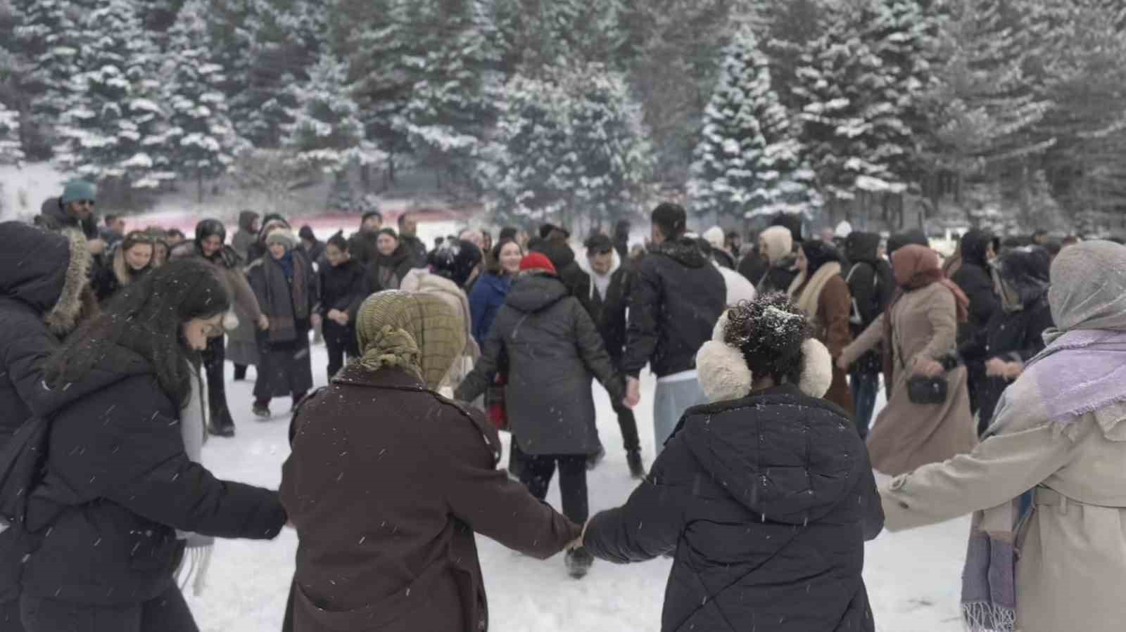 Bursa’da Kış Festivali’ne yoğun katılım trafiği felç etti