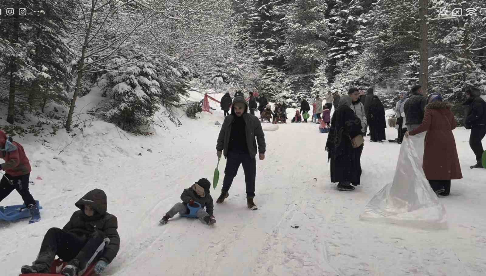 Bursa’da Kış Festivali’ne yoğun katılım trafiği felç etti