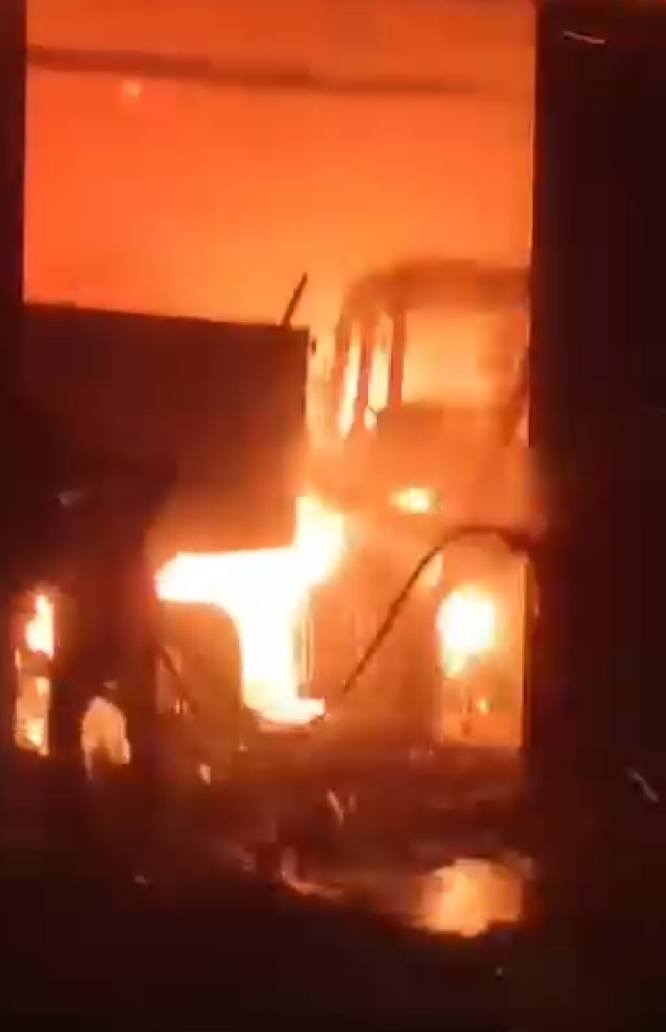 Garajda çıkan yangında traktör kullanılamaz hale geldi