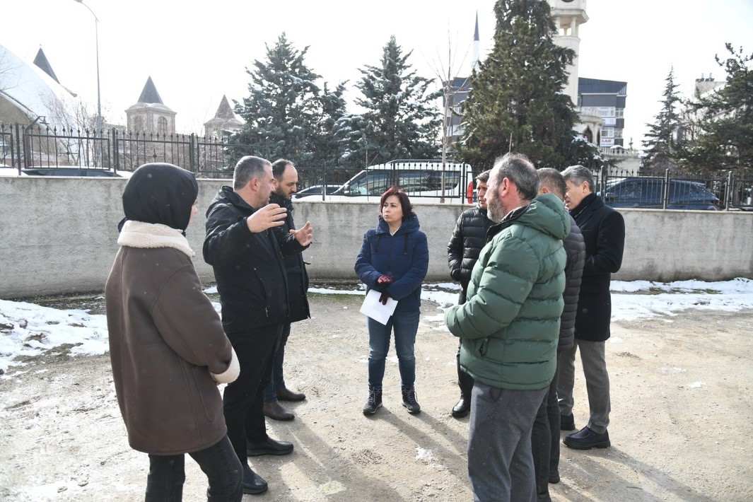 Pursaklar Belediye Başkanı Çetin, projeleri yerinde inceliyor