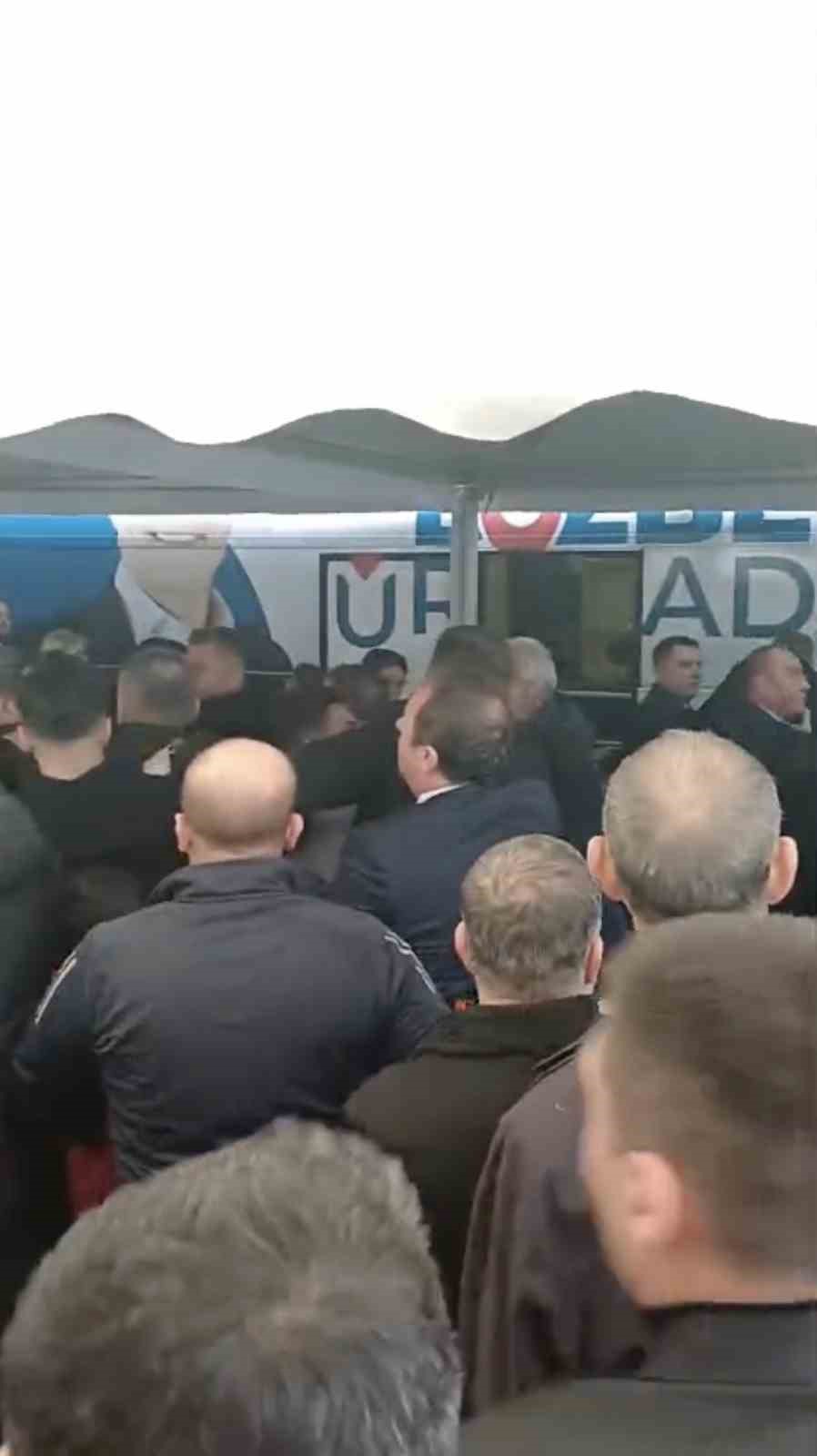 Bursa Büyükşehir Belediye Başkanı Mustafa Bozbey’e saldırı girişimi