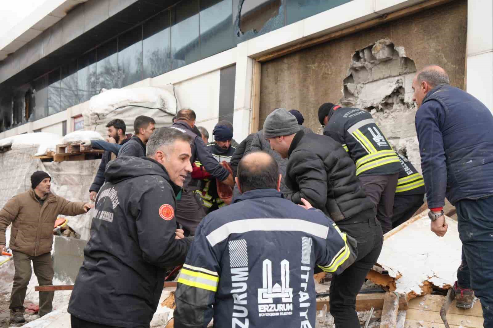 Mobilya fabrikasında yangın: 1 ölü, 1’i ağır 7 yaralı