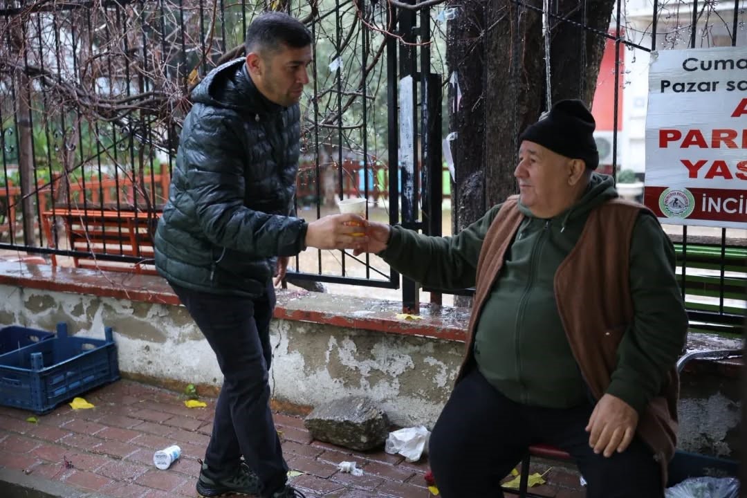 İncirliova Belediyesi’nden pazarda sıcak çorba ikramı