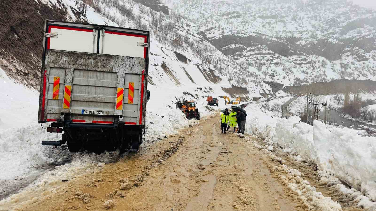 Buzlanma kazayı beraberinde getirdi: 2 yaralı