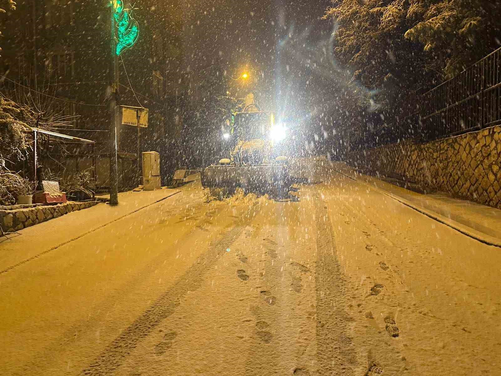 Yoğun kar Mardin’i beyaza bürüdü