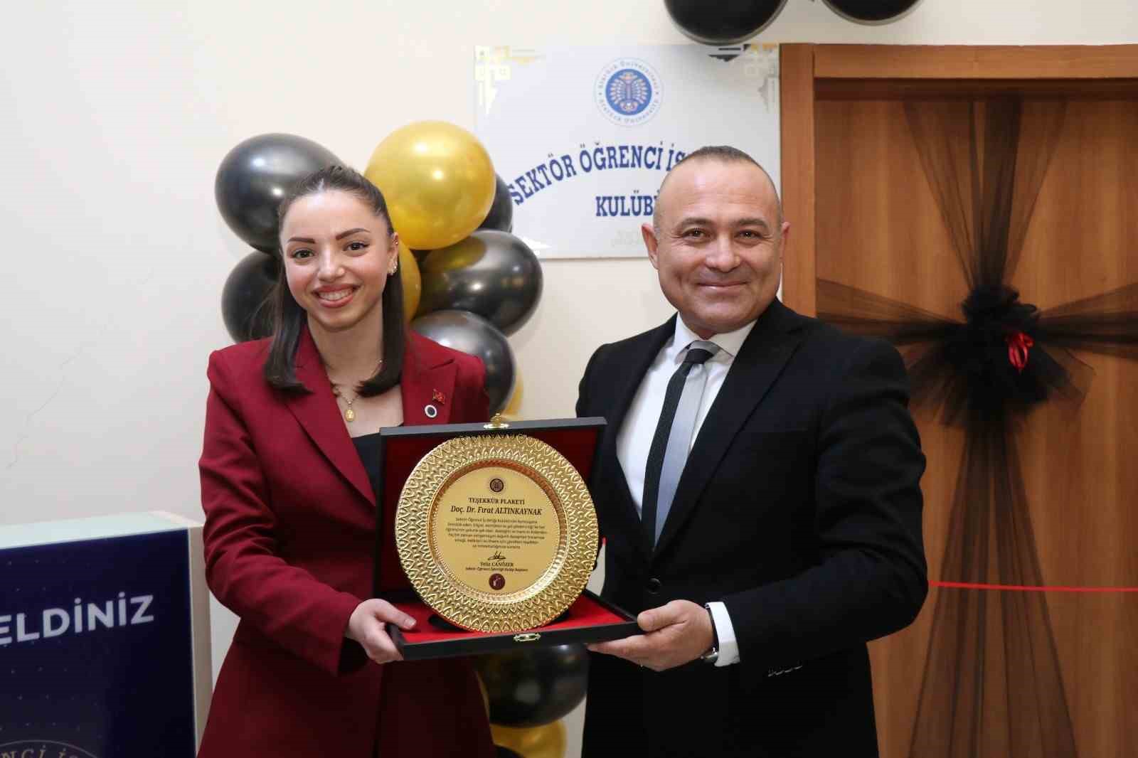 Oltu’da sektör-öğrenci işbirliği kulübü açıldı