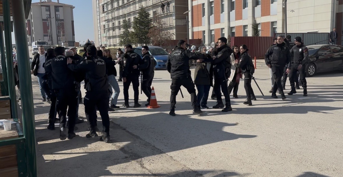 Furkan Apartmanı davasında duruşma sonrası aileler arasında arbede