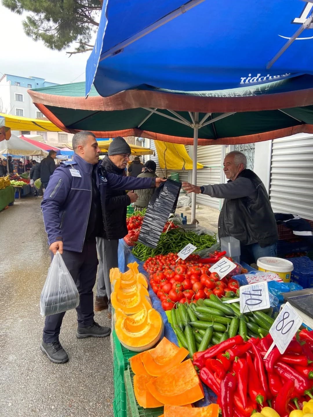 Germencik’te semt pazarında sıkı Denetim