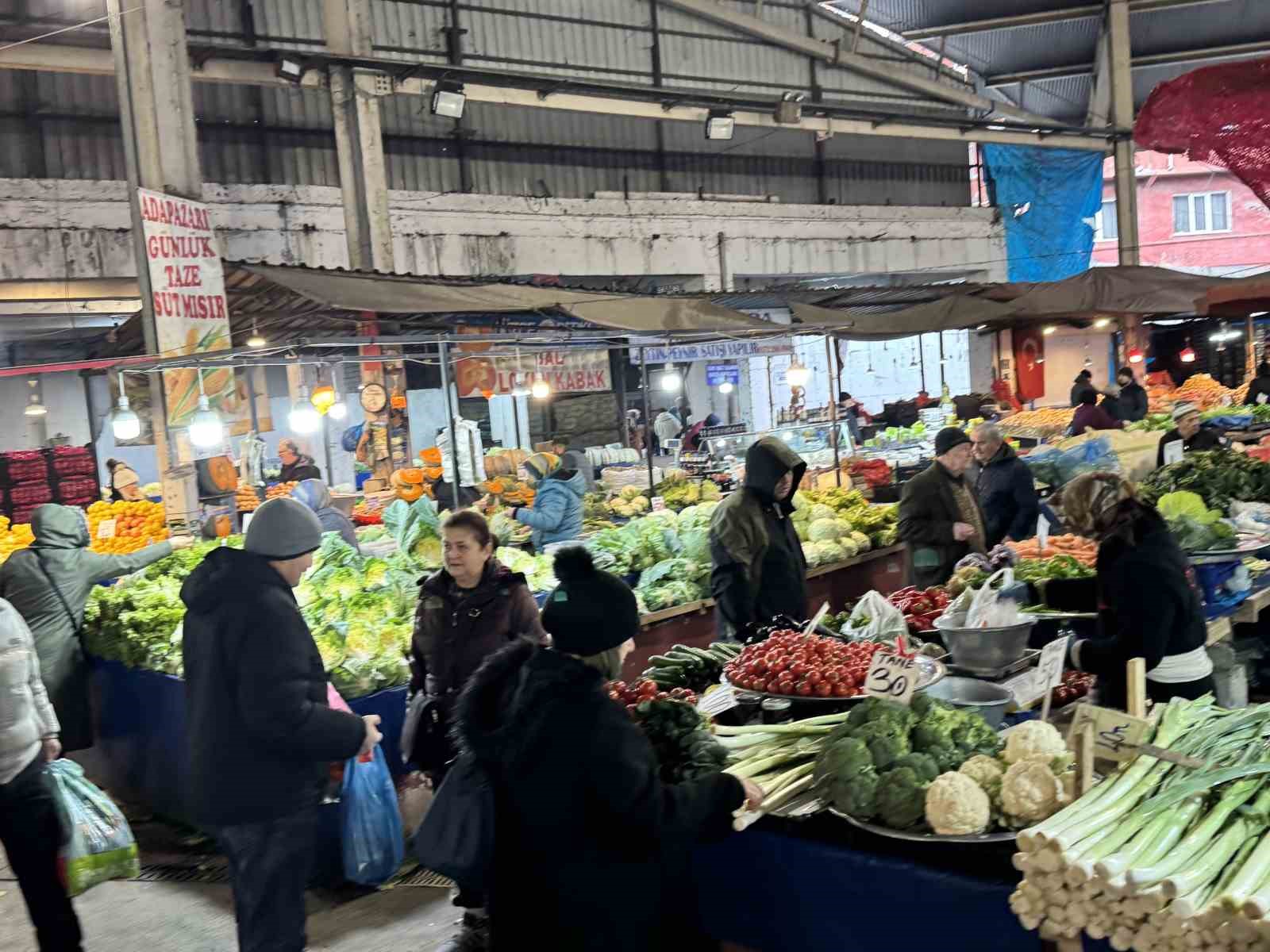 Halk pazarında fiyatlar market fiyatlarının altında kaldı
