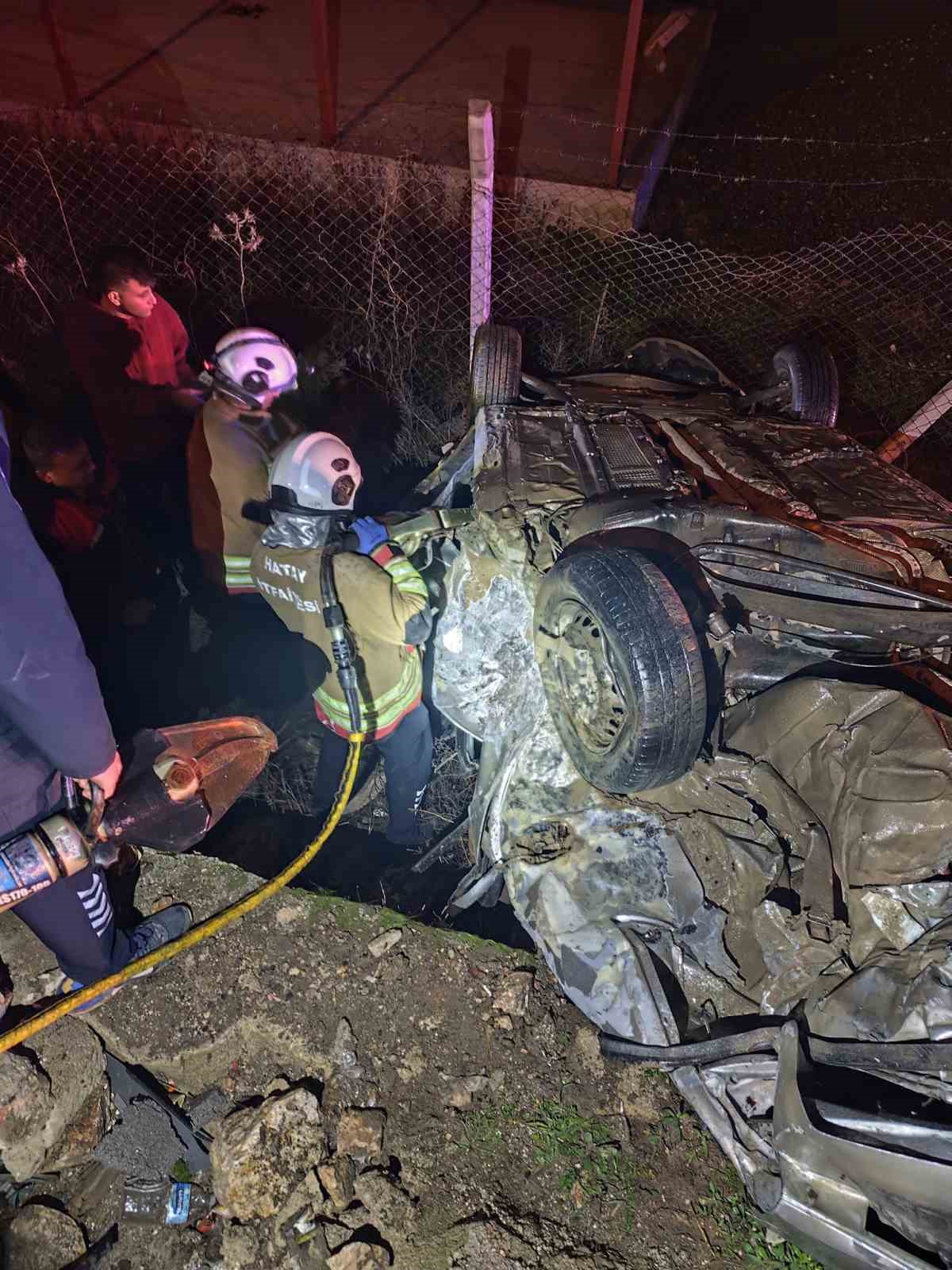 Hatay’da otomobiller çarpıştı: 2 ölü, 3 yaralı