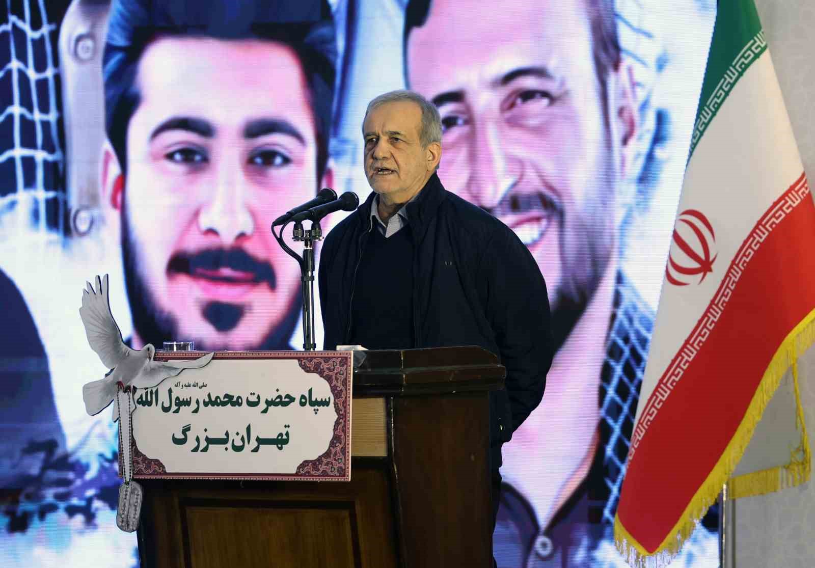 İran cumhurbaşkanından güvenlik güçlerine “protestolara müdahale etmeyin” talimatı