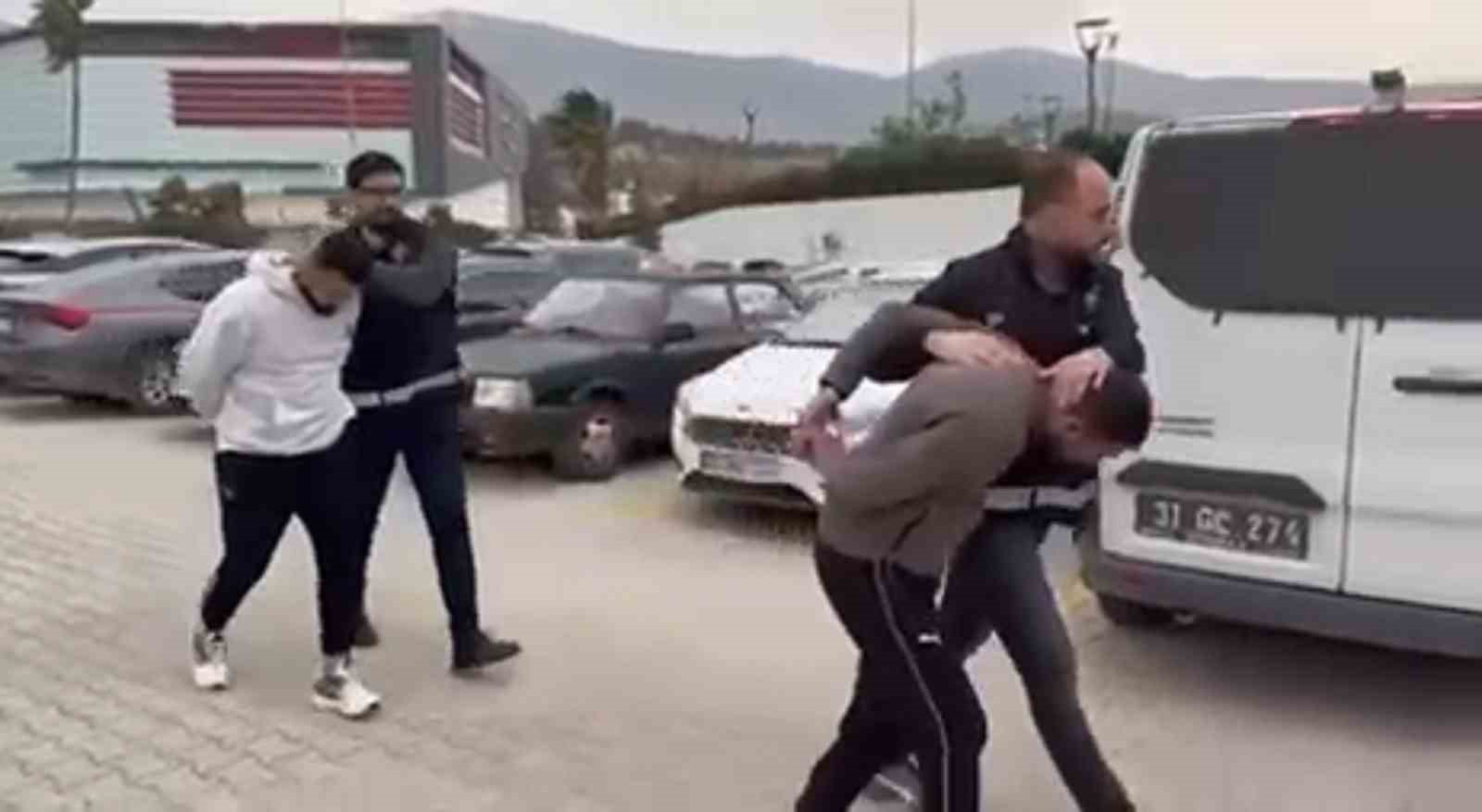 İskenderun’da hapis cezası ile aranan 2 kişi tutuklandı