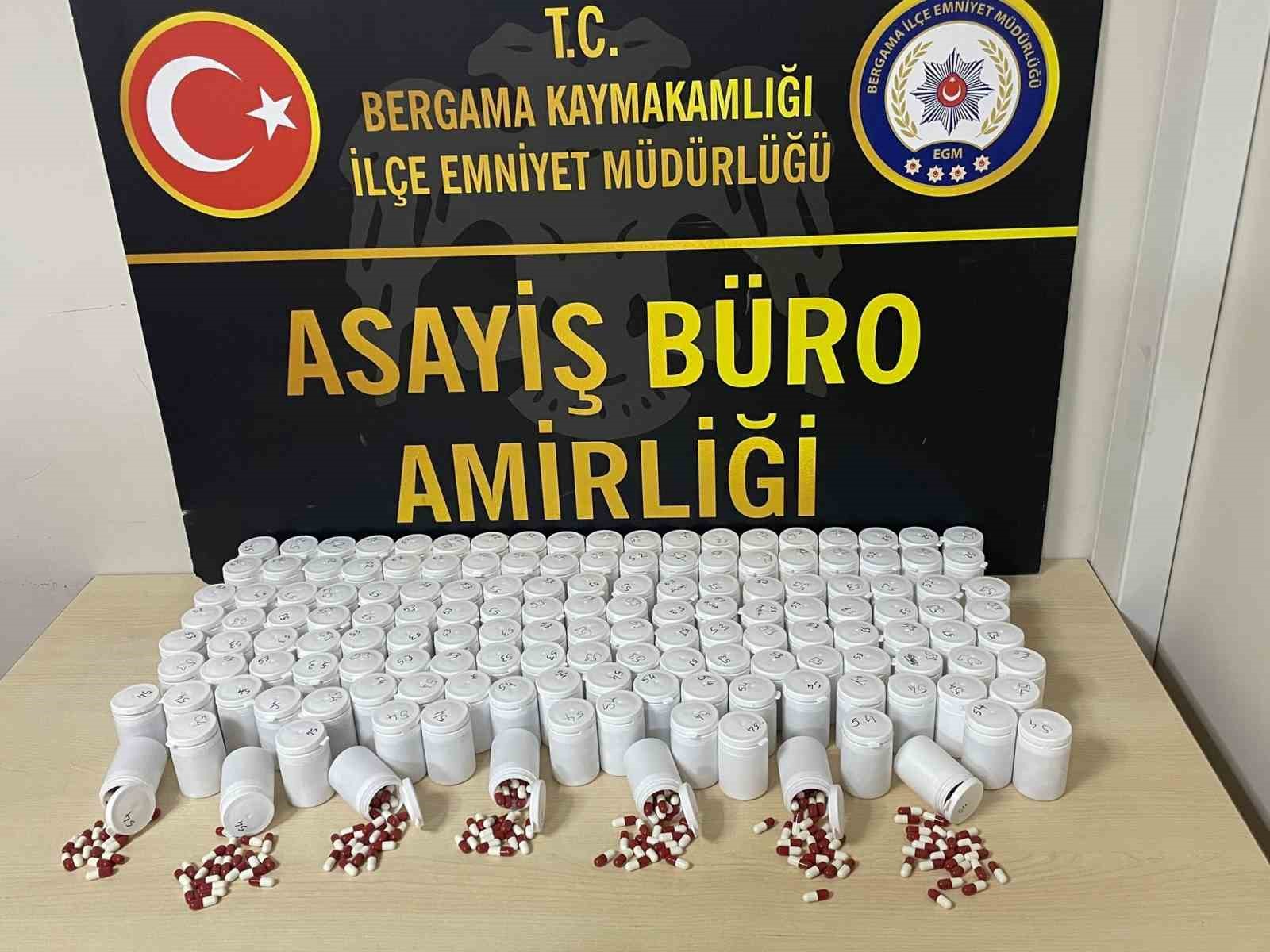 İzmir’de 8 bin adet uyuşturucu hapla yakalanan şüpheli tutuklandı