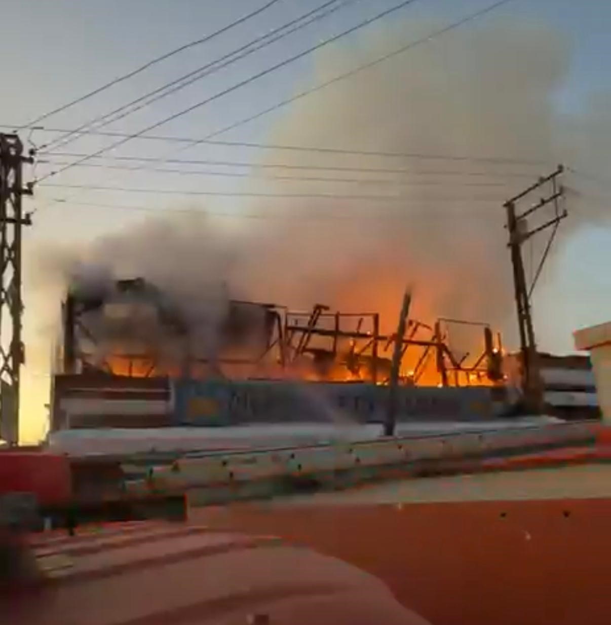 Kafenin terası alevlere teslim oldu