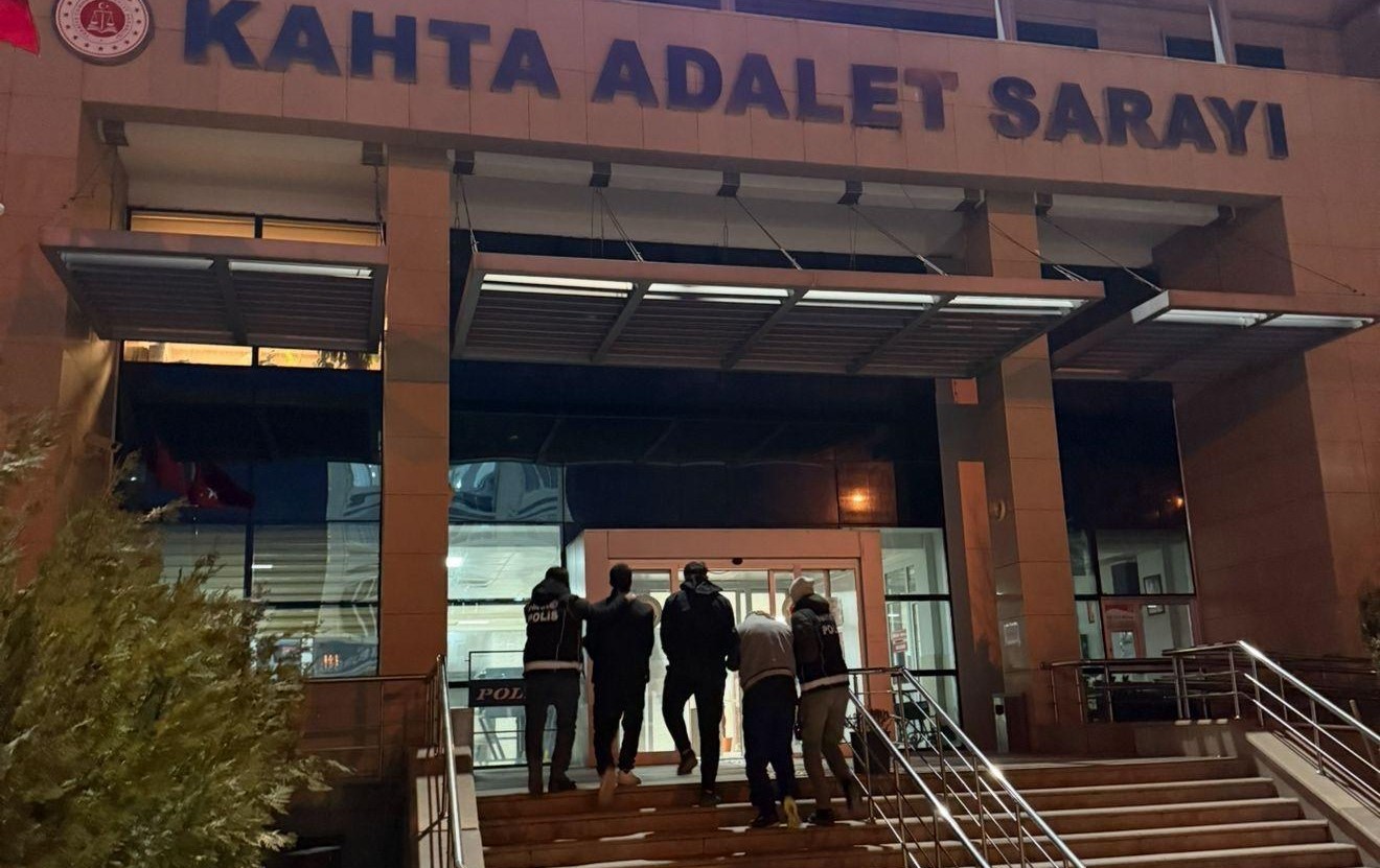 Kahta’da uyuşturucu operasyonunda 4 şahıs tutuklandı