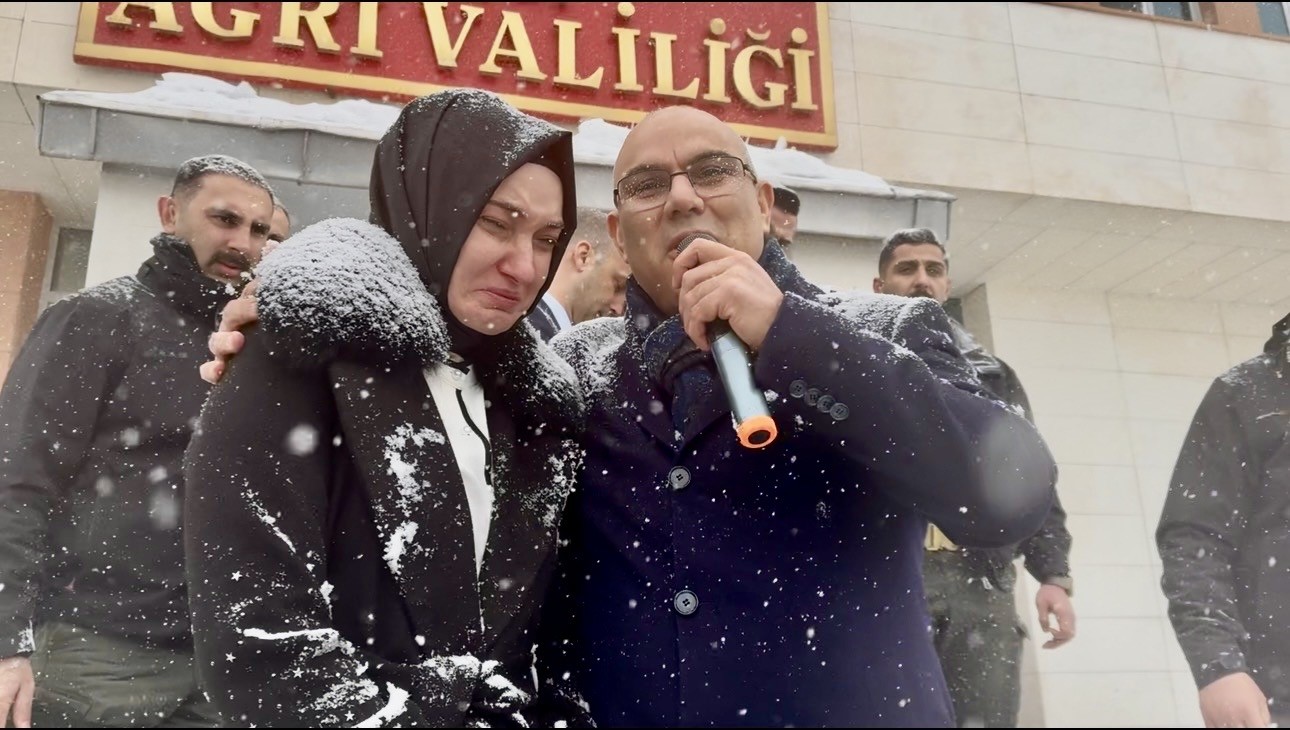 Kar ve fırtınaya rağmen vefa: Ağrı, Vali Koç’u gözyaşlarıyla uğurladı