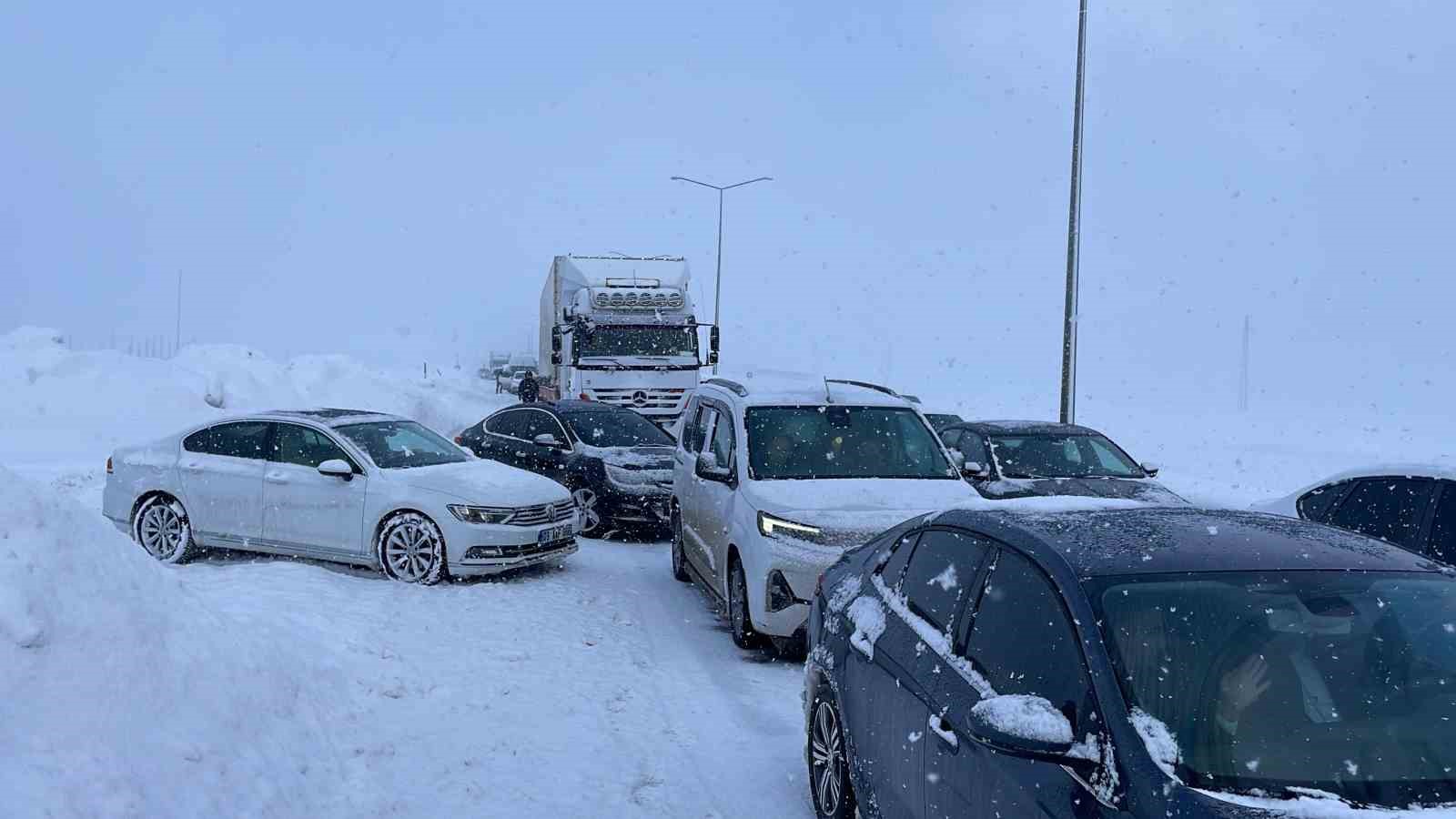 Kar yağışı kazaları beraberinde getirdi
