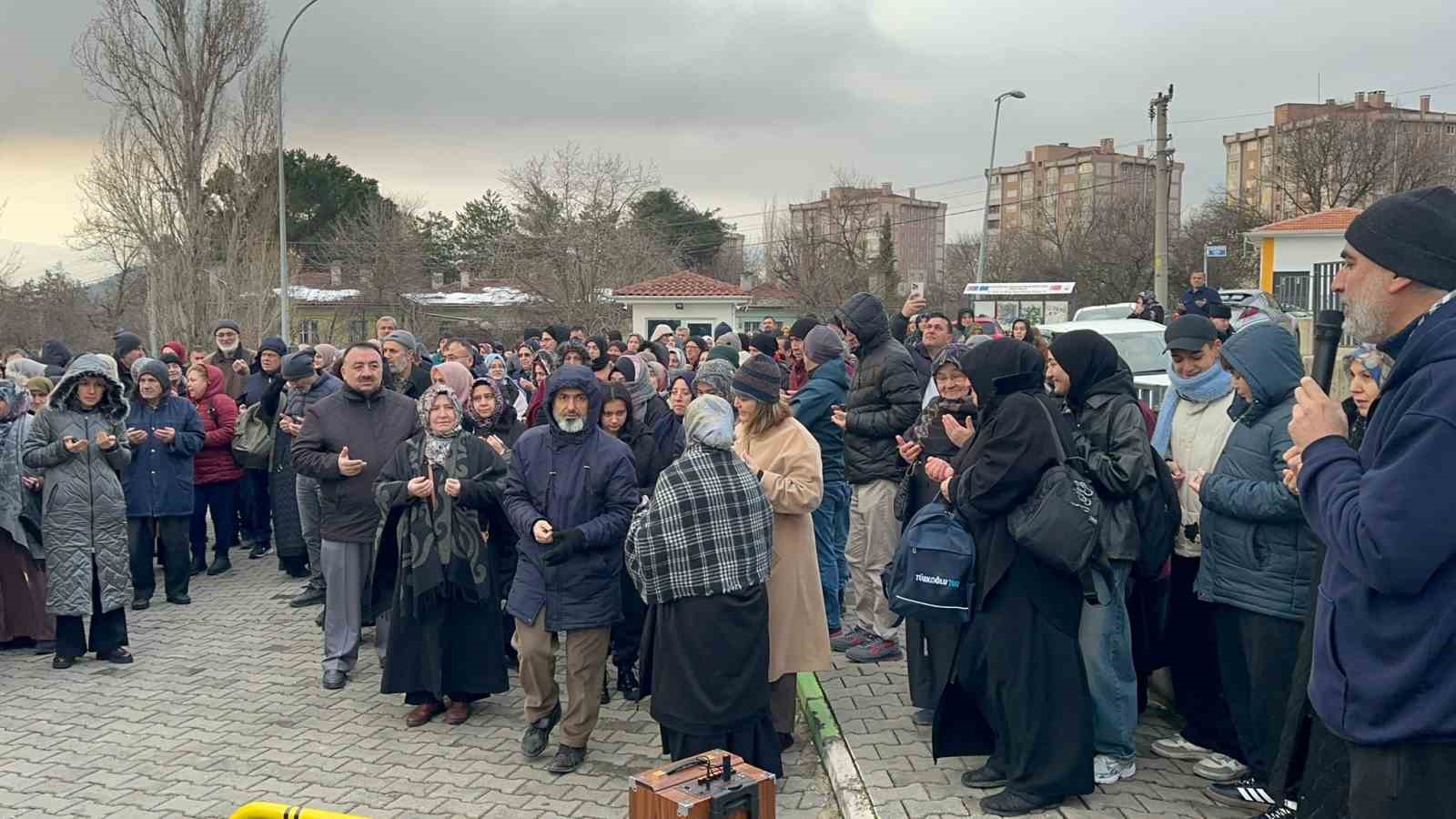 Karabük’te öğrenci, öğretmen ve veliler umre için yola çıktı