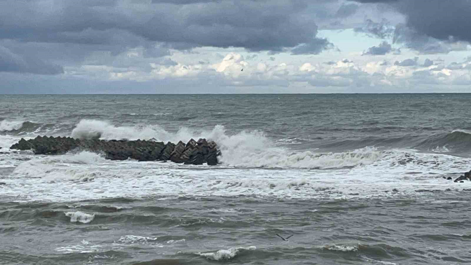 Karadeniz’de fırtına etkili oluyor