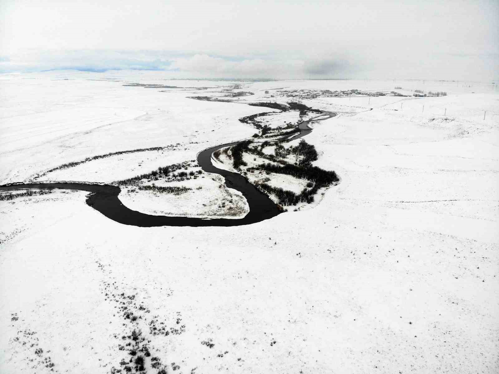 Kars’ta beyaz esaret değil, görsel şölen: Tarım arazileri ve menderesler büyülüyor