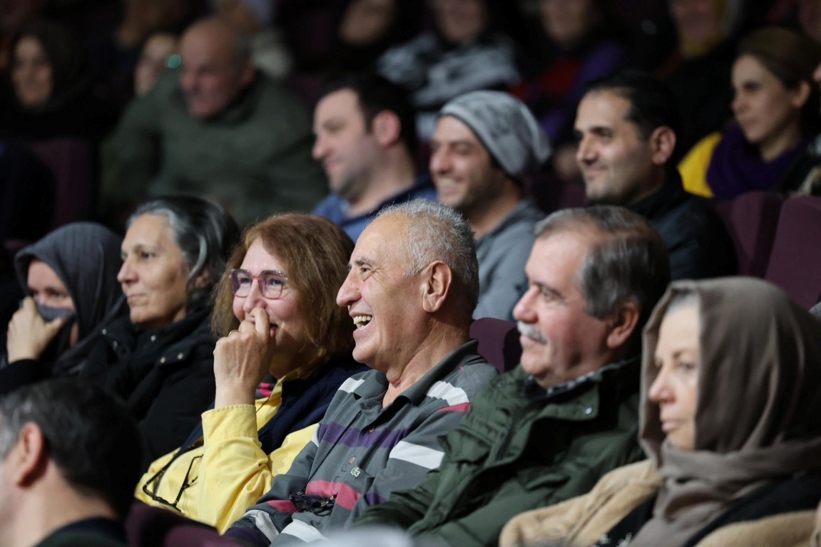 Kartepe’de tiyatro heyecanı: “Anlat bakalım” sahnede