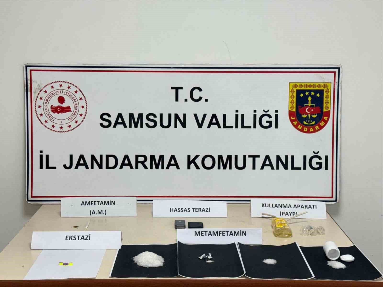 Kavak’ta jandarmadan uyuşturucu operasyonu: 3 gözaltı