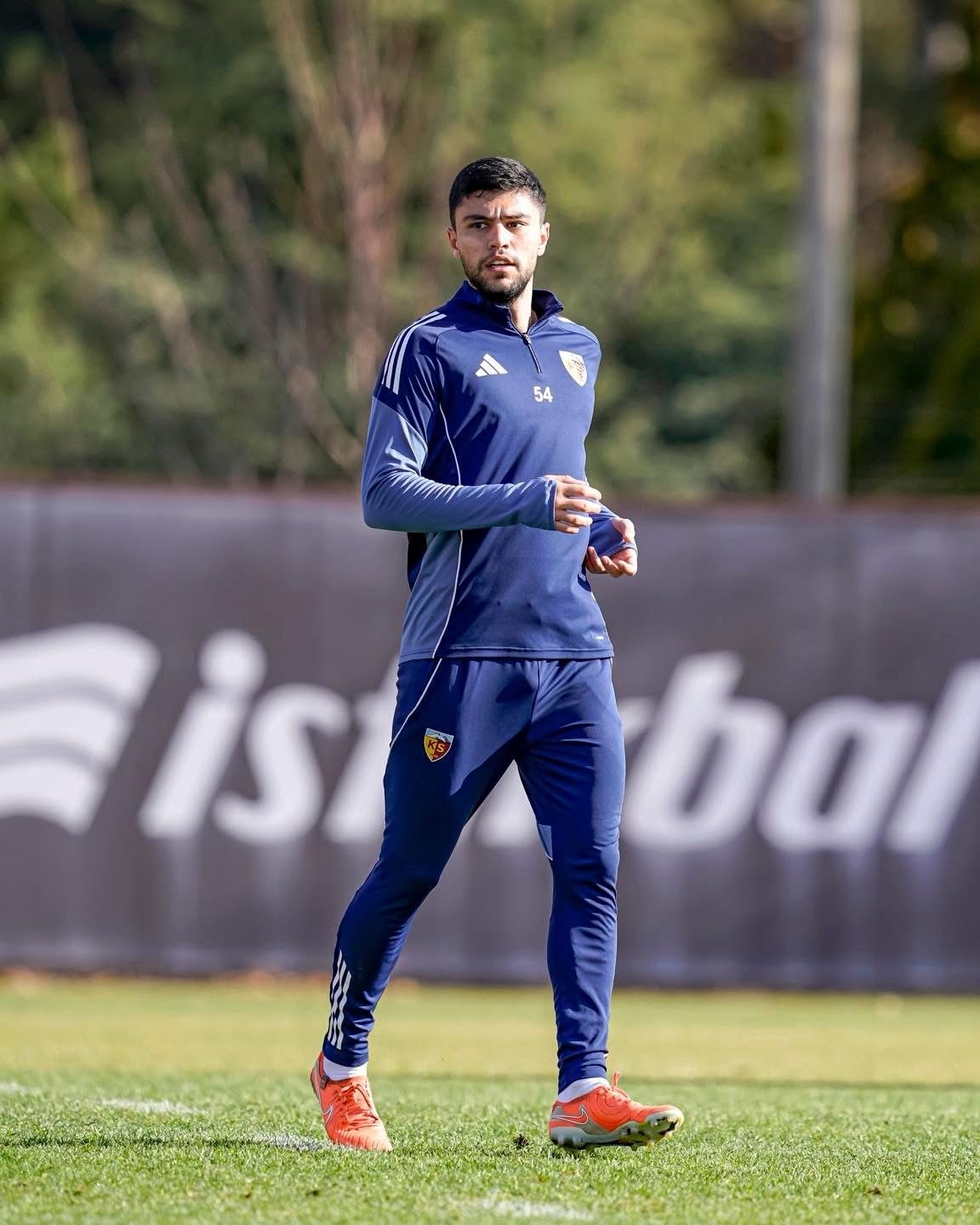 Kayserisporlu Arif Sakaryaspor‘a kiralandı