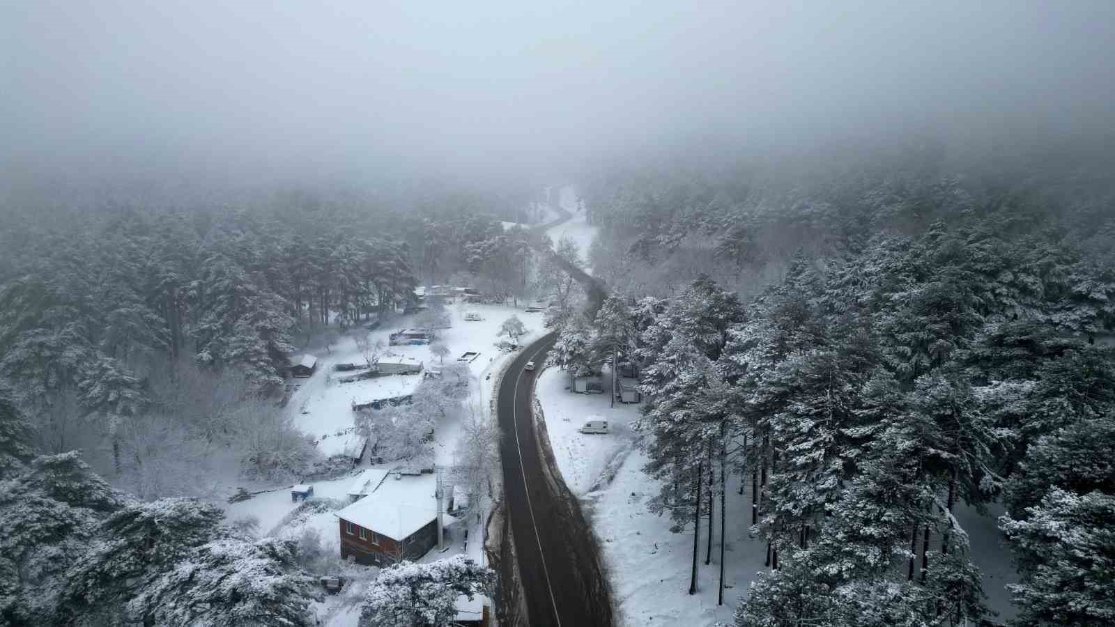 Kazdağları beyaza büründü, manzara nefes kesti