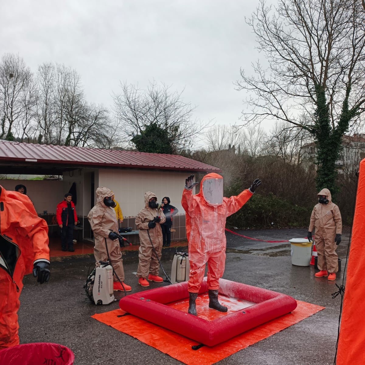 KBRN eğitimi sonrası arama kurtarma ekiplerinden saha tatbikatı