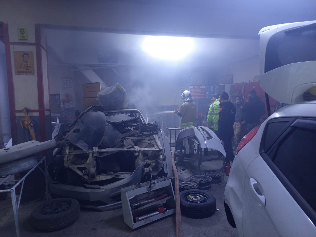 Kırıkhan’da tamircide yangın