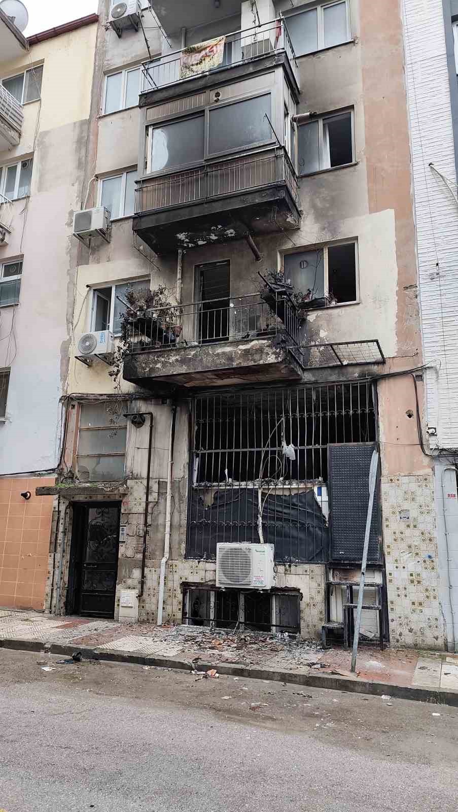 Manisa’da iş yerindeki yangın mahalle sakinlerine korku dolu anlar yaşattı