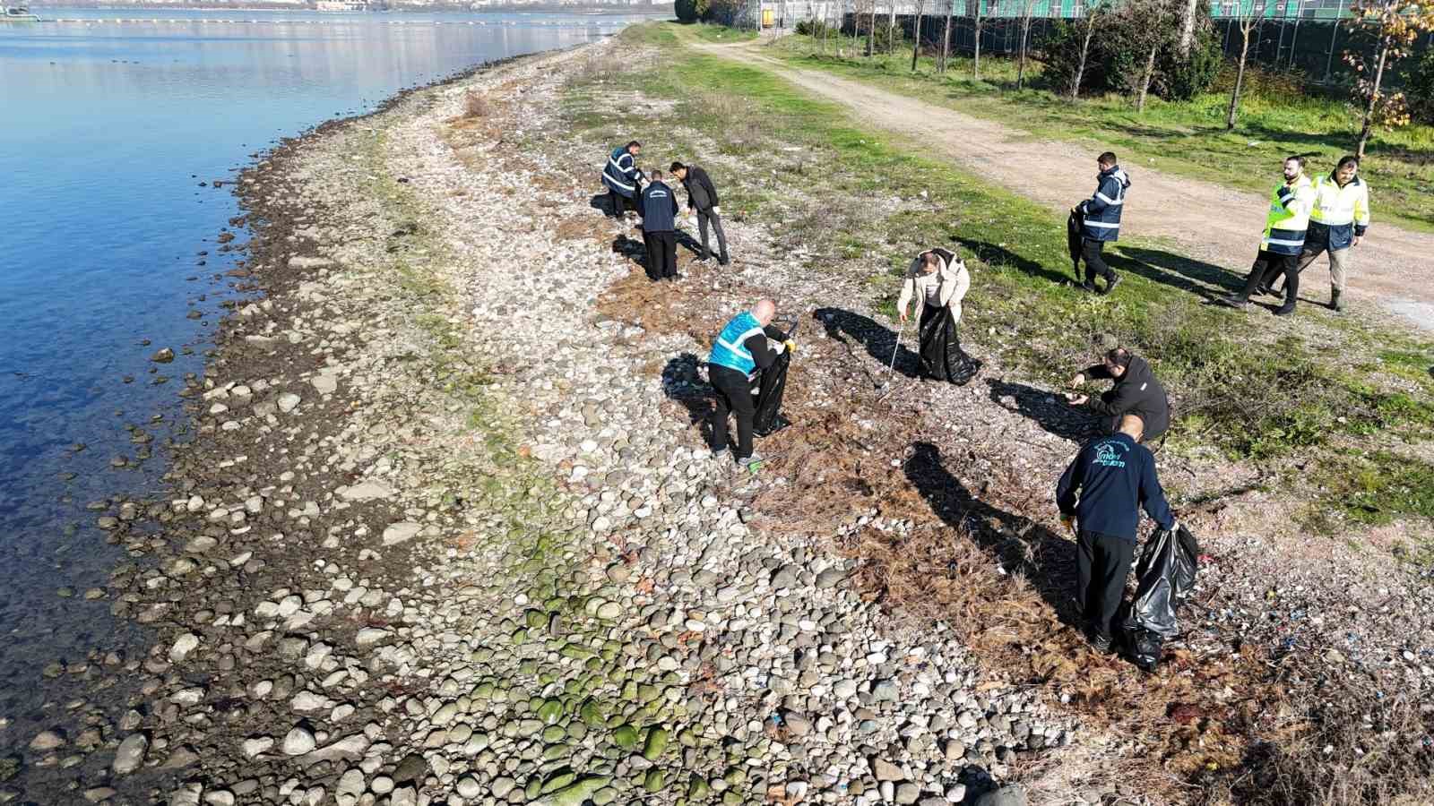 “Mavi Takım” ekibi 16 tonun üzerinde atık topladı