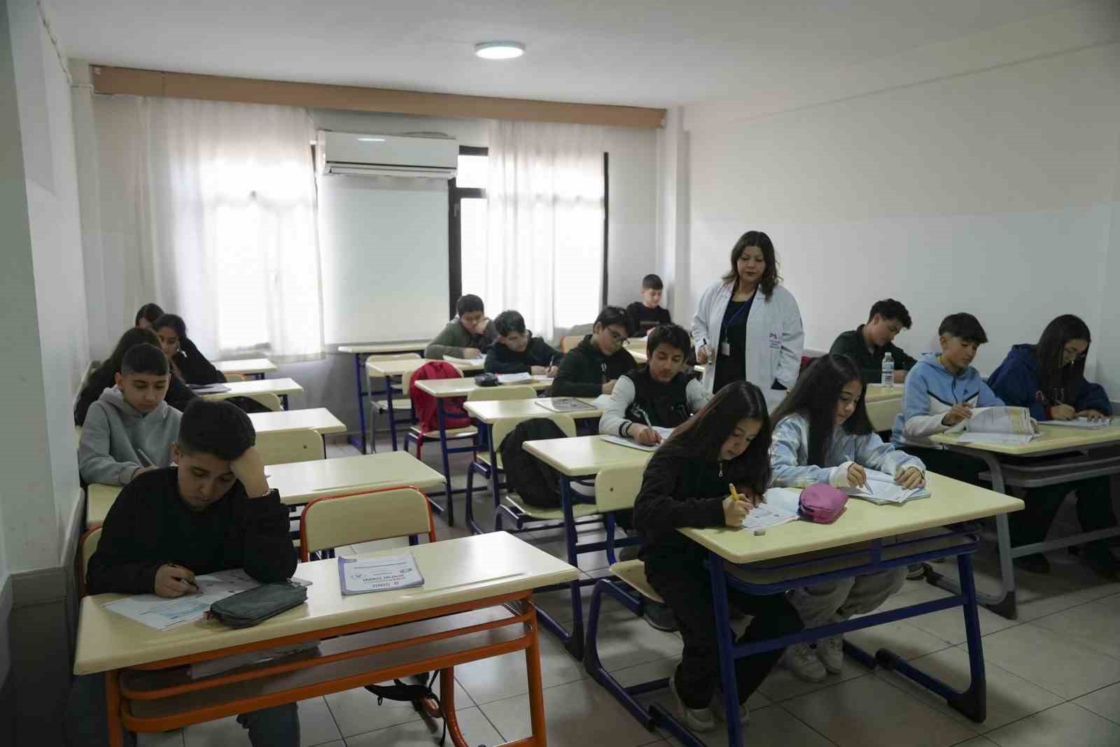 Mersin’de öğrencilere ücretsiz eğitim desteği