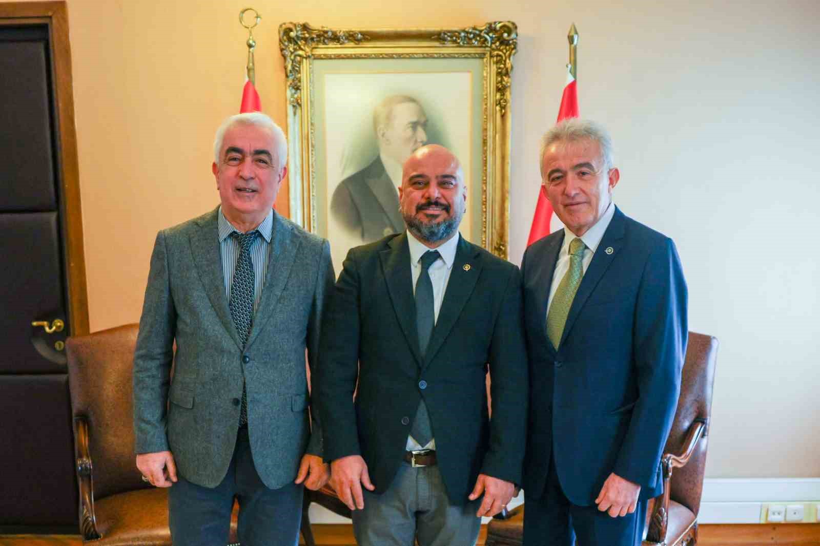 MHP Lideri Bahçeli, TFMD heyetinin fotoğrafını bizzat çekti