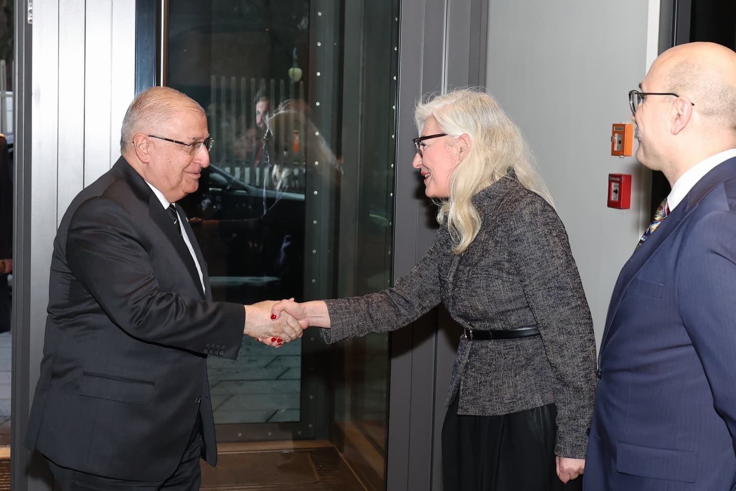 Milli Savunma Bakanı Güler, Türkiye’nin Berlin Büyükelçiliği’ni ziyaret etti