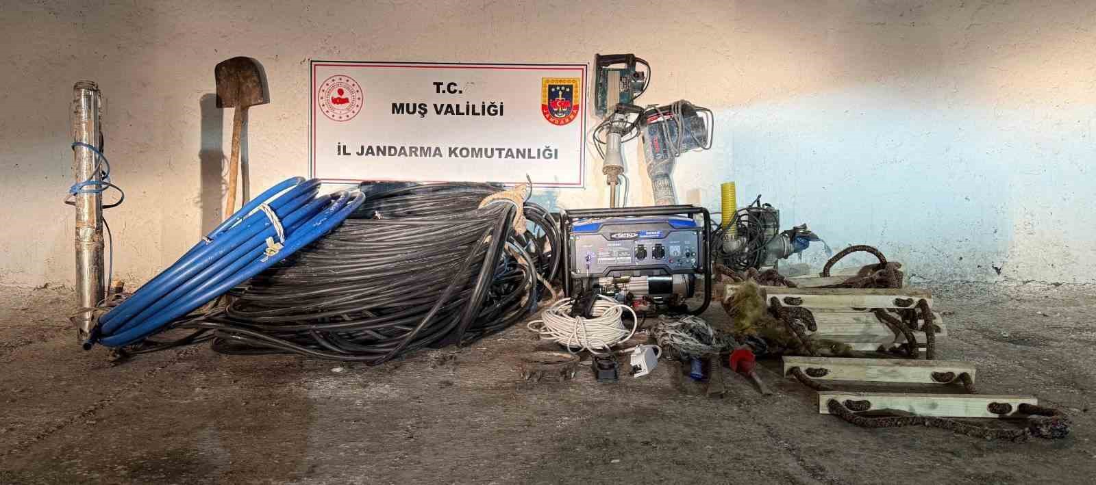 Muş’ta kaçak kazı operasyonu: 2 gözaltı