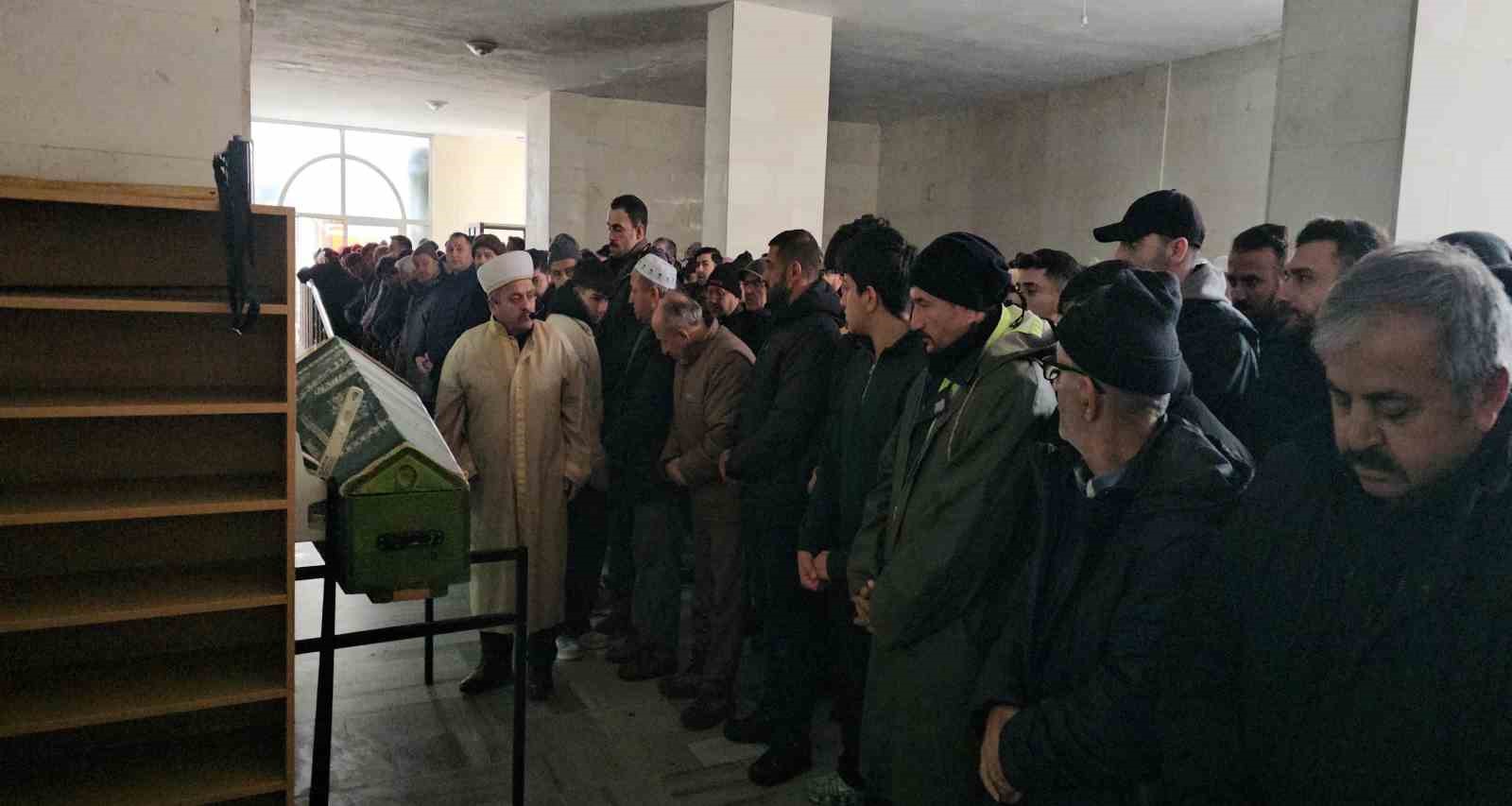 Pompalı tüfekle öldürülen genç toprağa verildi