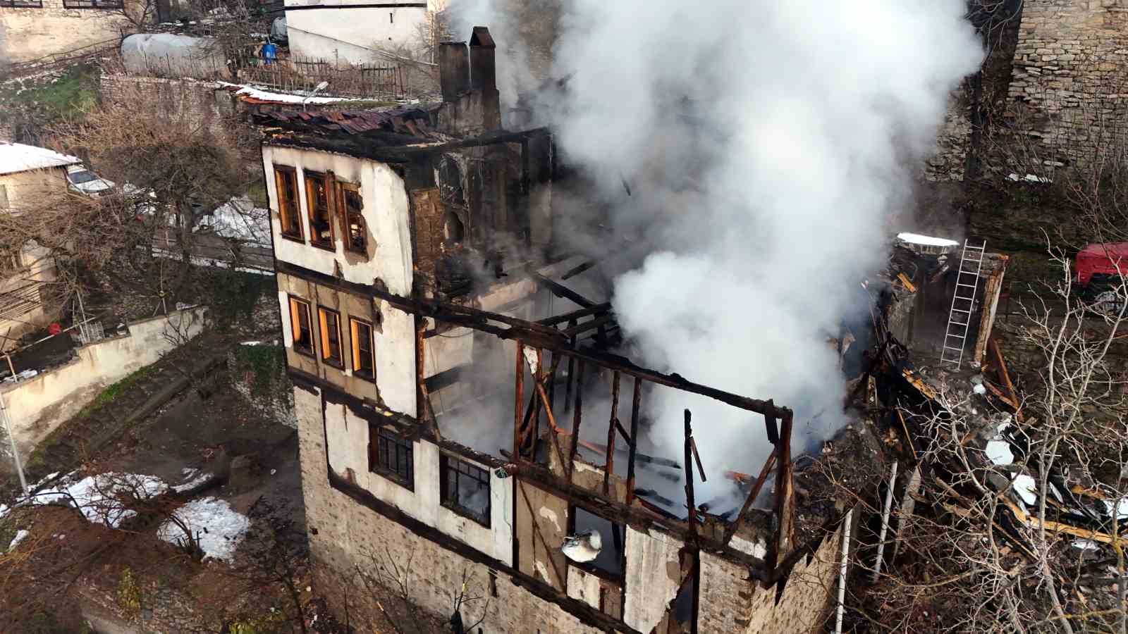 Safranbolu’da 46 günde aynı mahallede ikinci konak yangını
