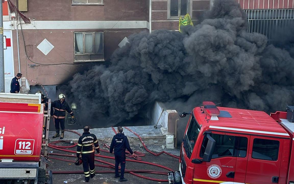 Şanlıurfa’da koltuk ve yatak üretimi yapılan atölyede korkutan yangın